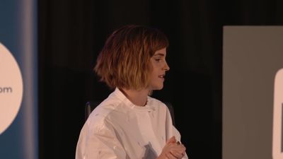 EmmaWatsonFan-nl_2016OurSharedShelf-InCoversationWithGloriaSteinem1444.jpg