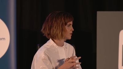 EmmaWatsonFan-nl_2016OurSharedShelf-InCoversationWithGloriaSteinem1453.jpg