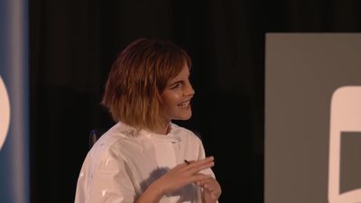 EmmaWatsonFan-nl_2016OurSharedShelf-InCoversationWithGloriaSteinem1593.jpg