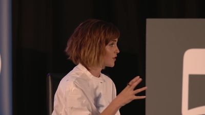 EmmaWatsonFan-nl_2016OurSharedShelf-InCoversationWithGloriaSteinem2067.jpg