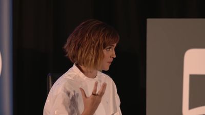 EmmaWatsonFan-nl_2016OurSharedShelf-InCoversationWithGloriaSteinem2383.jpg