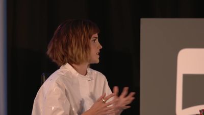 EmmaWatsonFan-nl_2016OurSharedShelf-InCoversationWithGloriaSteinem2616.jpg