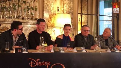 EmmaWatsonFan-dot-nl_BeautyAndTheBeastPersConferentieParijs2098.jpg