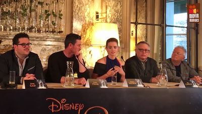 EmmaWatsonFan-dot-nl_BeautyAndTheBeastPersConferentieParijs2149.jpg