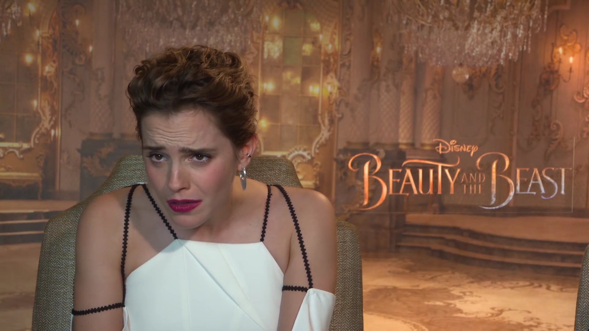 EmmaWatsonFan-dot-NL_2017BeautyAndTheBeastPressJunket-CinemaBlend0154.jpg