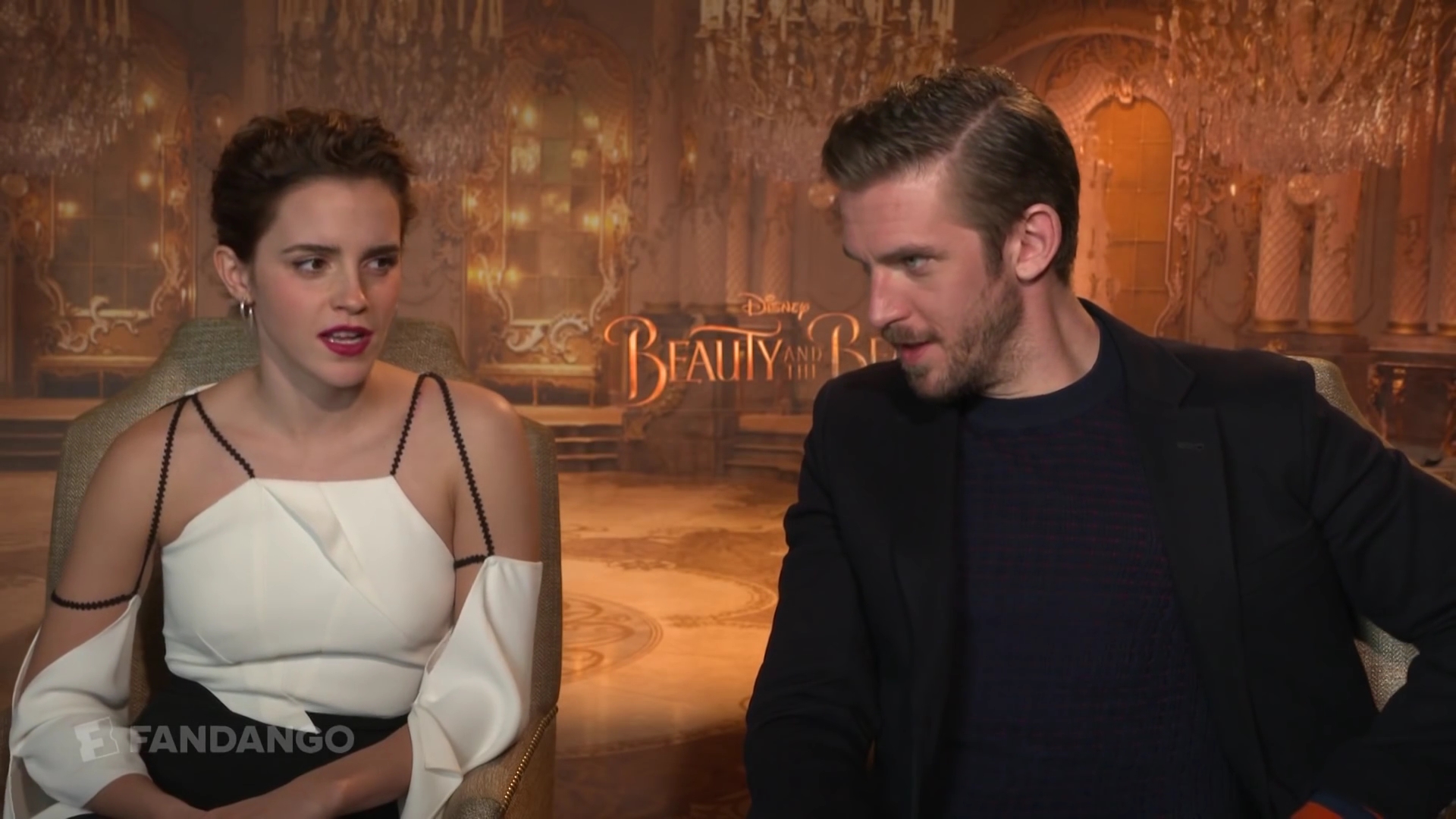 EmmaWatsonFan-dot-NL_2017BeautyAndTheBeastPressJunket-Fandango0153.jpg