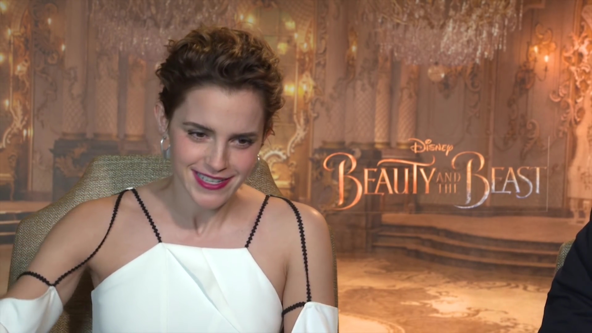 EmmaWatsonFan-dot-NL_BeautyAndTheBeastPressJunket-HarkinsTheatres0272.jpg