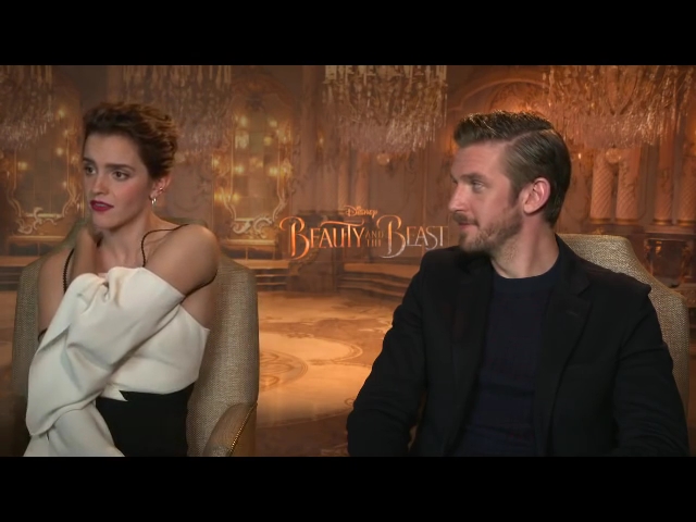 EmmaWatsonFan-dot-NL_BeautyAndTheBeastPressJunket-HollywoodXYZ0178.jpg
