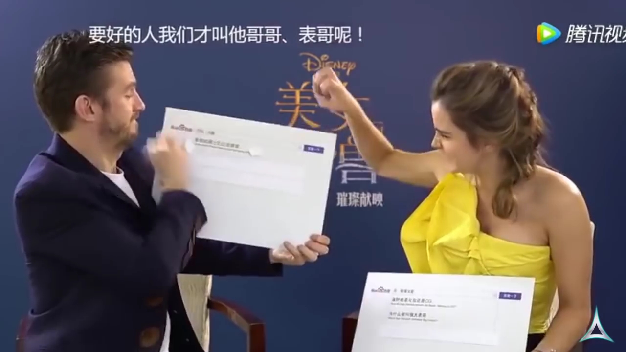 EmmaWatsonFan-dot-NL_BeautyAndTheBeastPressJunket-ShanghaiInterview0067.jpg