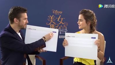 EmmaWatsonFan-dot-NL_BeautyAndTheBeastPressJunket-ShanghaiInterview0010.jpg