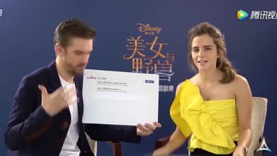 EmmaWatsonFan-dot-NL_BeautyAndTheBeastPressJunket-ShanghaiInterview0017.jpg