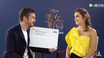 EmmaWatsonFan-dot-NL_BeautyAndTheBeastPressJunket-ShanghaiInterview0023.jpg