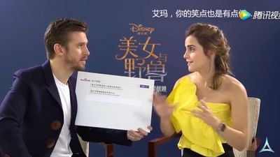 EmmaWatsonFan-dot-NL_BeautyAndTheBeastPressJunket-ShanghaiInterview0036.jpg