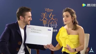 EmmaWatsonFan-dot-NL_BeautyAndTheBeastPressJunket-ShanghaiInterview0044.jpg