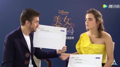 EmmaWatsonFan-dot-NL_BeautyAndTheBeastPressJunket-ShanghaiInterview0074.jpg