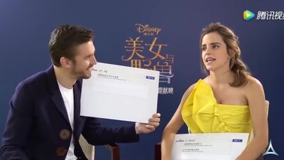 EmmaWatsonFan-dot-NL_BeautyAndTheBeastPressJunket-ShanghaiInterview0076.jpg