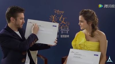 EmmaWatsonFan-dot-NL_BeautyAndTheBeastPressJunket-ShanghaiInterview0088.jpg