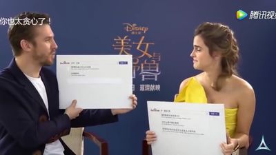 EmmaWatsonFan-dot-NL_BeautyAndTheBeastPressJunket-ShanghaiInterview0154.jpg