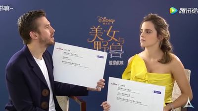 EmmaWatsonFan-dot-NL_BeautyAndTheBeastPressJunket-ShanghaiInterview0172.jpg