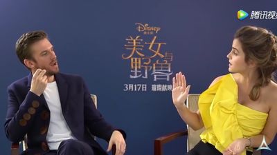 EmmaWatsonFan-dot-NL_BeautyAndTheBeastPressJunket-ShanghaiInterview0215.jpg