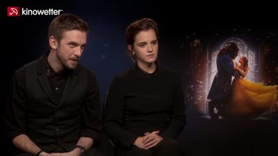EmmaWatsonFan-dot-NL_BeautyAndTheBeastPressJunket-Kinowetter0048.jpg