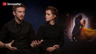 EmmaWatsonFan-dot-NL_BeautyAndTheBeastPressJunket-Kinowetter0060.jpg