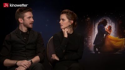 EmmaWatsonFan-dot-NL_BeautyAndTheBeastPressJunket-Kinowetter0422.jpg