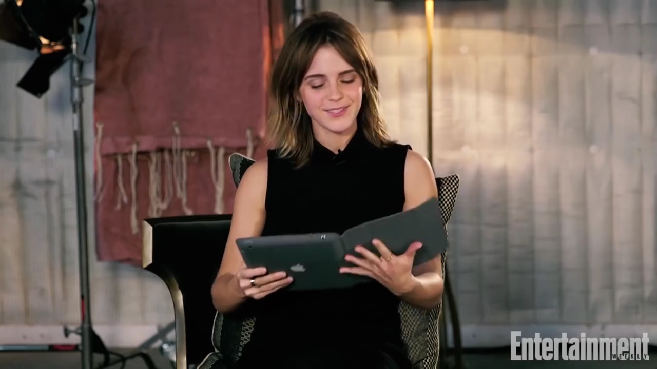 EmmaWatsonFan-nl_2017EntertainmentWeekly_KidsAskEmmaWatsonAboutBeautyAndTheBeastHarryPotterMore0238.jpg