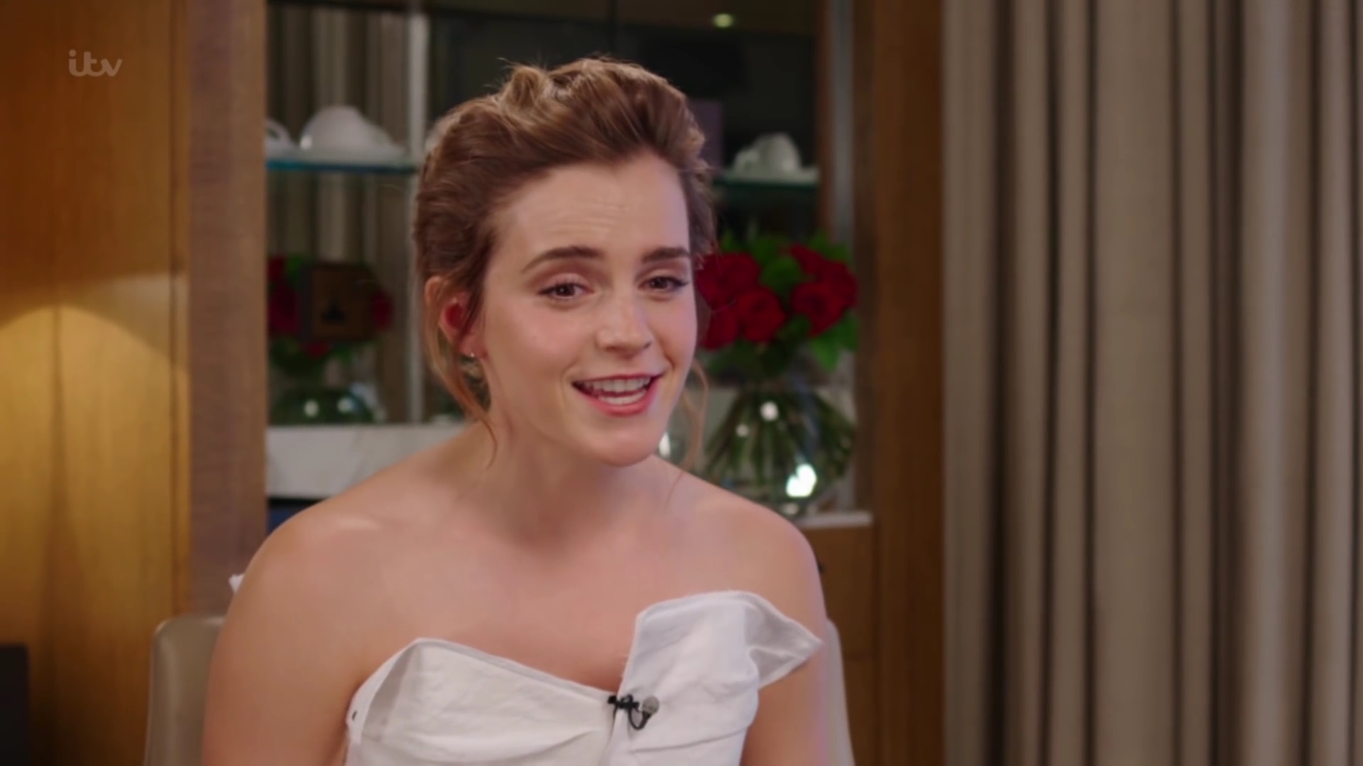 EmmaWatsonFan-dot-nl_2017Lorraine0200.jpg