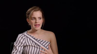 EmmaWatsonFan-dot-nl_TheCirclePressJunkets-Screenslam0414.jpg