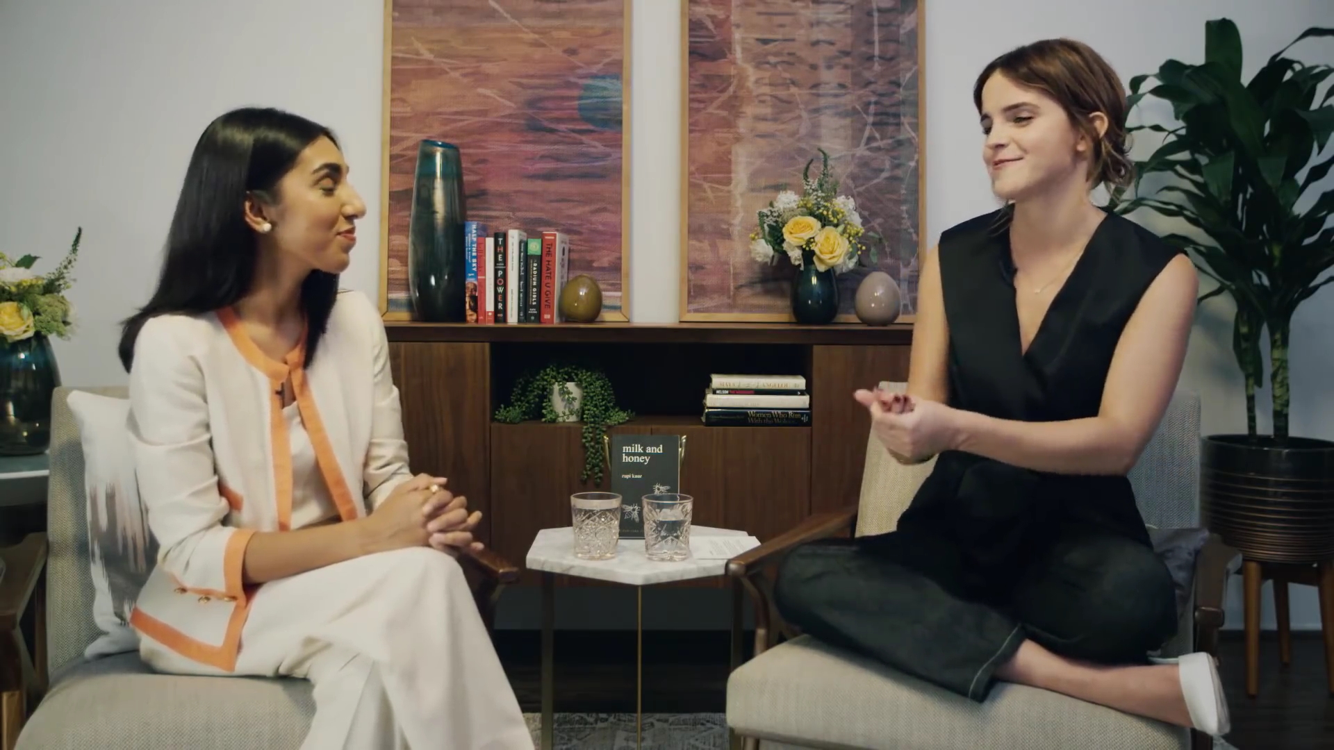 EmmaWatsonFan-dot-NL_2018OurSharedShelfWithRupiKaur0136.jpg EmmaWatsonFan-dot-NL_2018OurSharedShelfWithRupiKaur0136.jpg