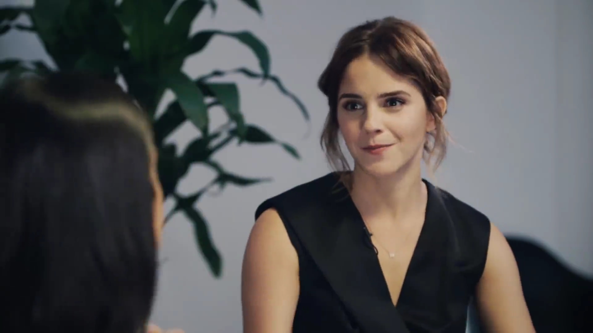 EmmaWatsonFan-dot-NL_2018OurSharedShelfWithRupiKaur0147.jpg EmmaWatsonFan-dot-NL_2018OurSharedShelfWithRupiKaur0147.jpg