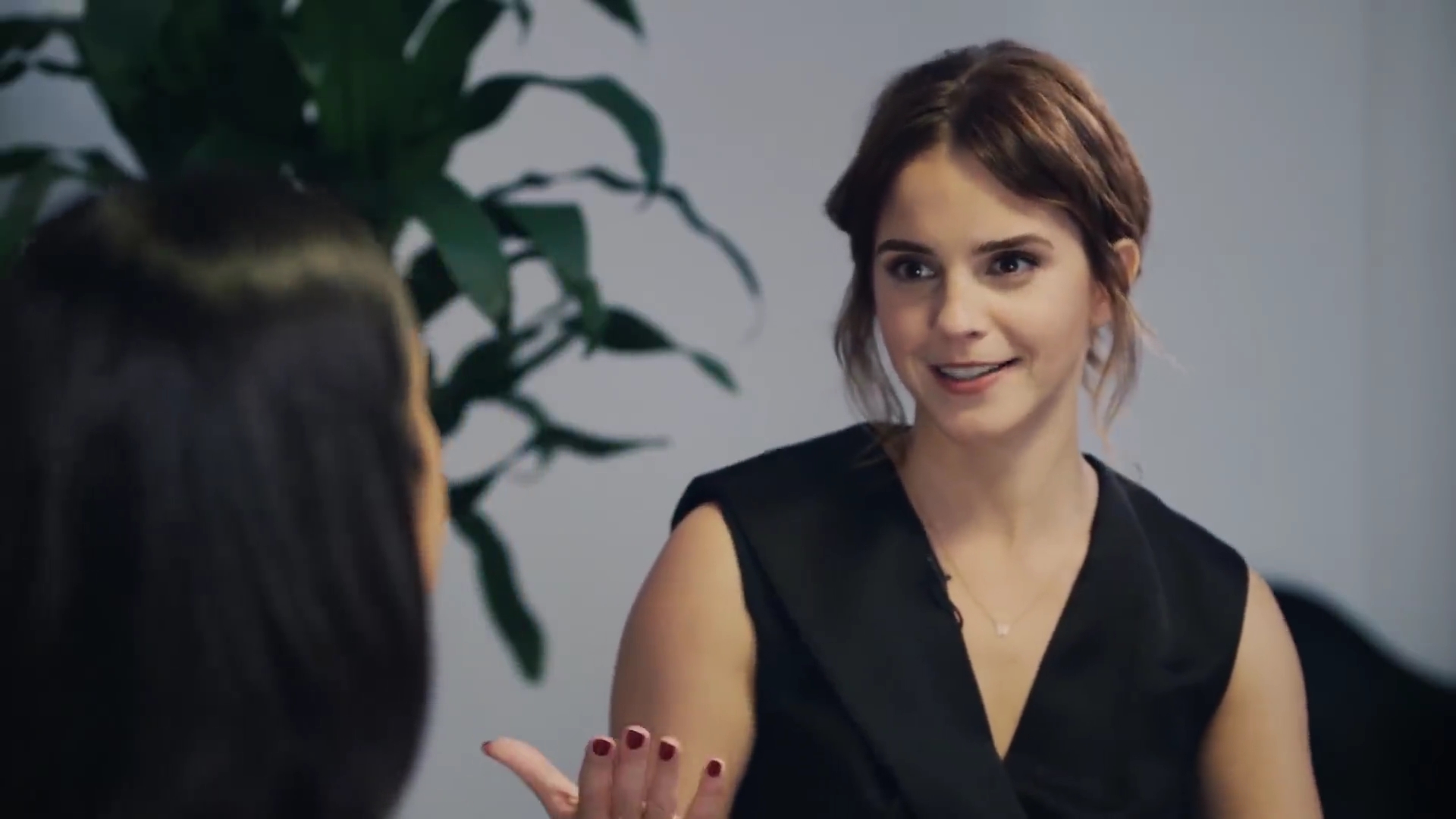 EmmaWatsonFan-dot-NL_2018OurSharedShelfWithRupiKaur0150.jpg EmmaWatsonFan-dot-NL_2018OurSharedShelfWithRupiKaur0150.jpg