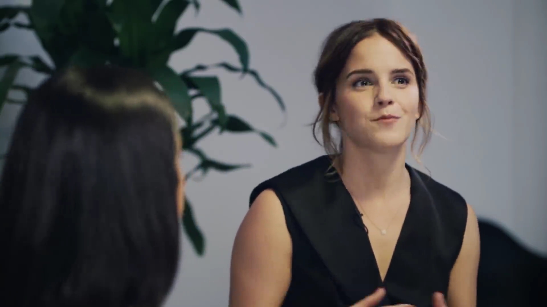 EmmaWatsonFan-dot-NL_2018OurSharedShelfWithRupiKaur0151.jpg EmmaWatsonFan-dot-NL_2018OurSharedShelfWithRupiKaur0151.jpg