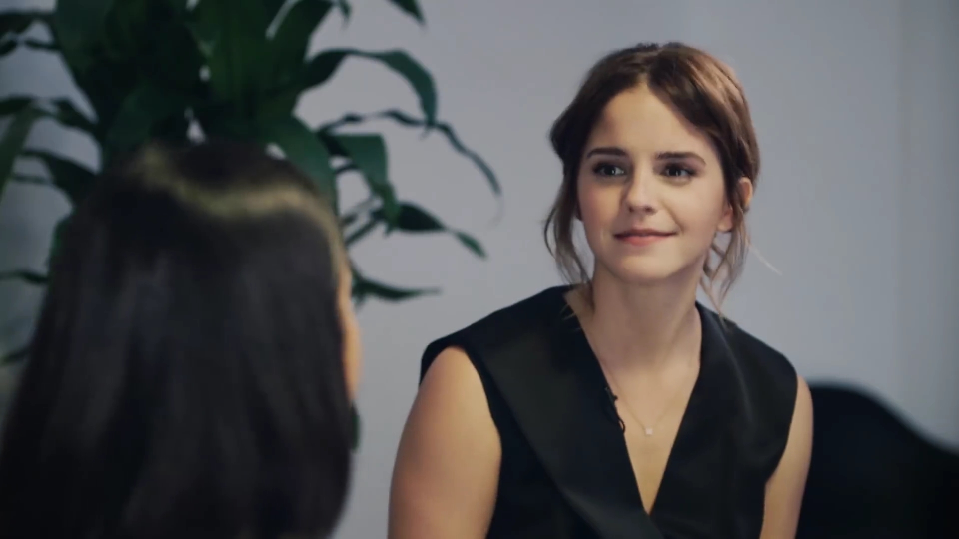 EmmaWatsonFan-dot-NL_2018OurSharedShelfWithRupiKaur0178.jpg EmmaWatsonFan-dot-NL_2018OurSharedShelfWithRupiKaur0178.jpg