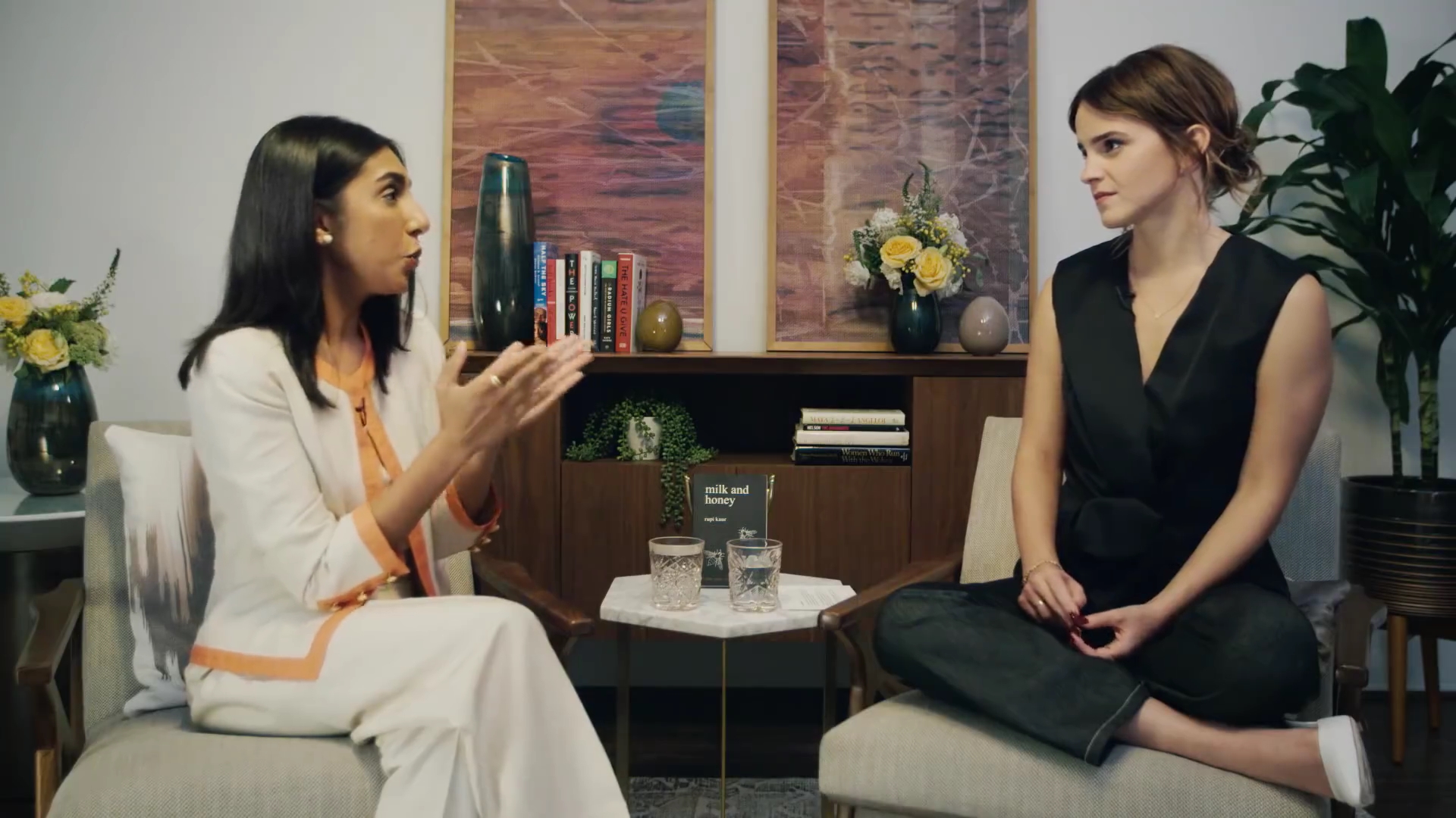 EmmaWatsonFan-dot-NL_2018OurSharedShelfWithRupiKaur0246.jpg EmmaWatsonFan-dot-NL_2018OurSharedShelfWithRupiKaur0246.jpg