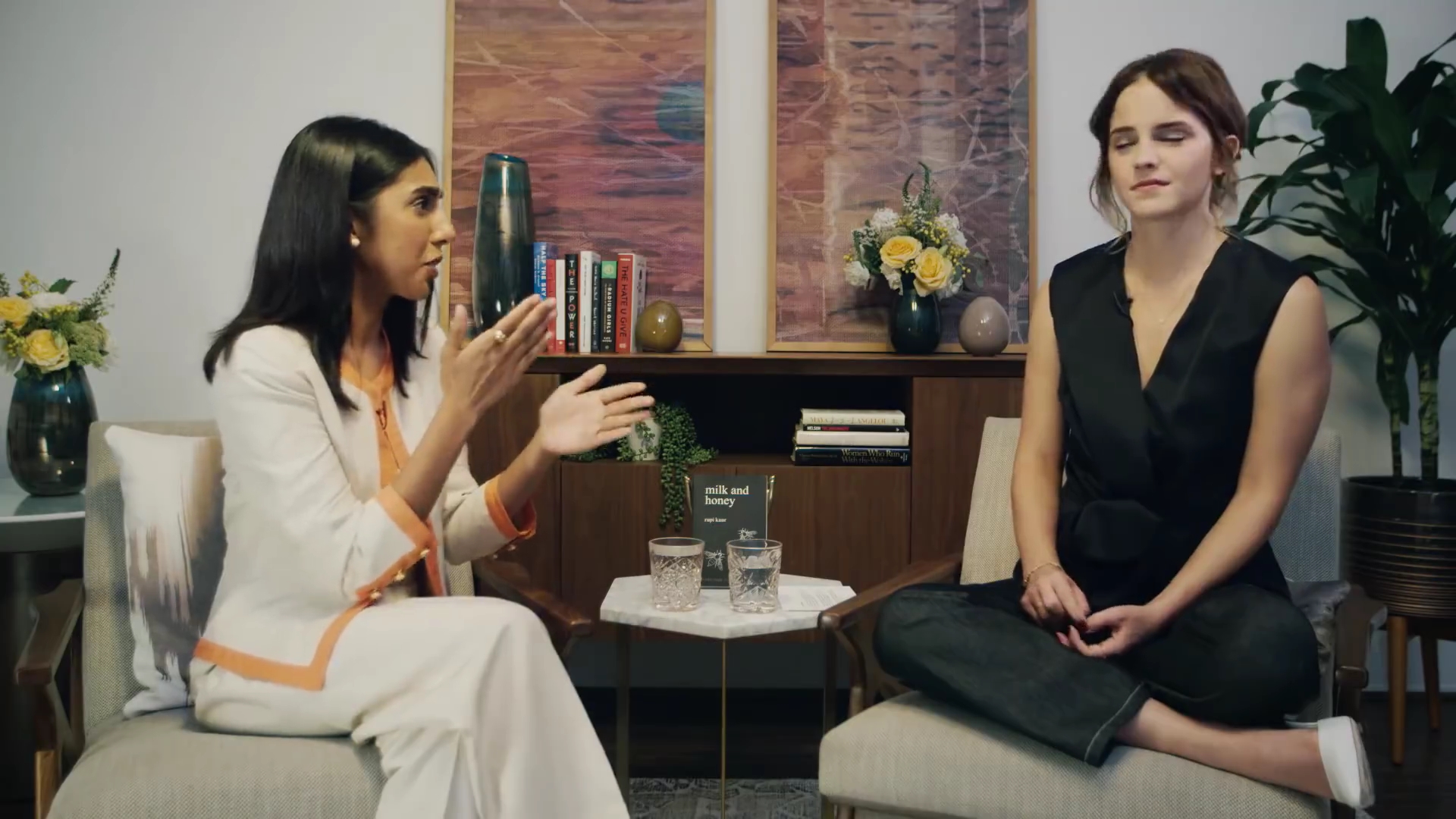 EmmaWatsonFan-dot-NL_2018OurSharedShelfWithRupiKaur0248.jpg EmmaWatsonFan-dot-NL_2018OurSharedShelfWithRupiKaur0248.jpg