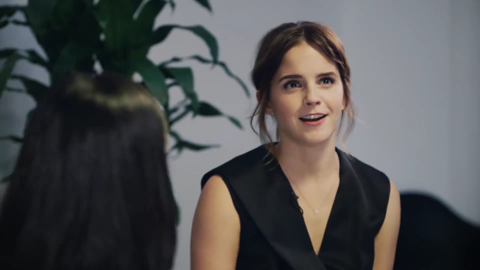 EmmaWatsonFan-dot-NL_2018OurSharedShelfWithRupiKaur0283.jpg EmmaWatsonFan-dot-NL_2018OurSharedShelfWithRupiKaur0283.jpg