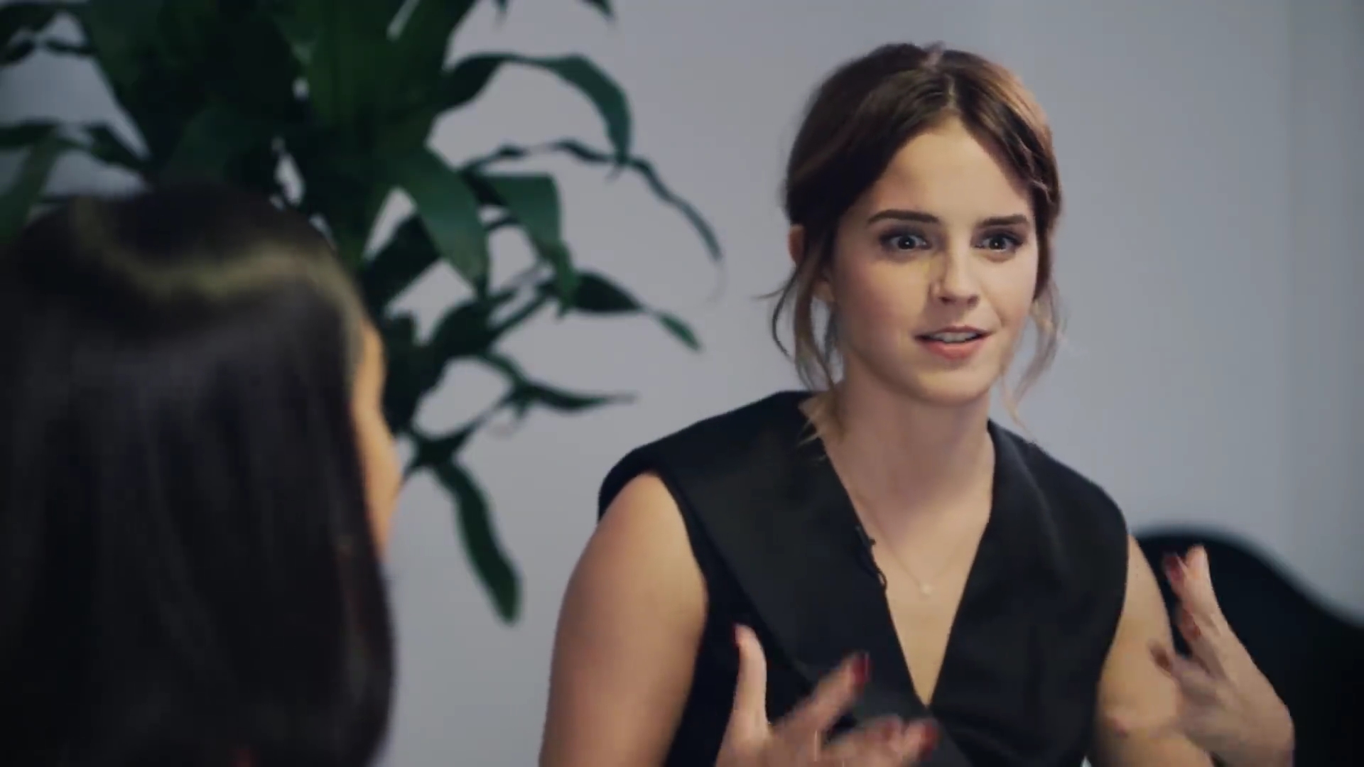 EmmaWatsonFan-dot-NL_2018OurSharedShelfWithRupiKaur0344.jpg EmmaWatsonFan-dot-NL_2018OurSharedShelfWithRupiKaur0344.jpg