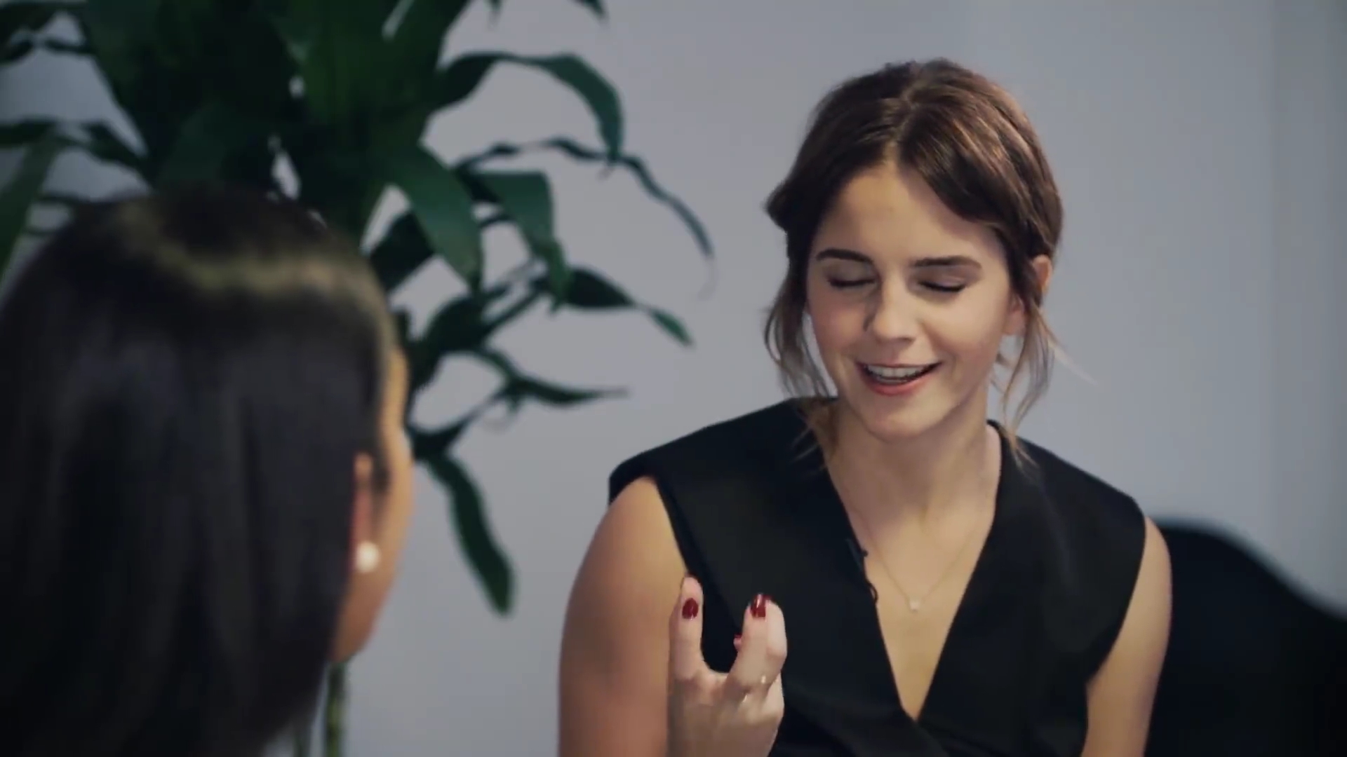 EmmaWatsonFan-dot-NL_2018OurSharedShelfWithRupiKaur0349.jpg EmmaWatsonFan-dot-NL_2018OurSharedShelfWithRupiKaur0349.jpg