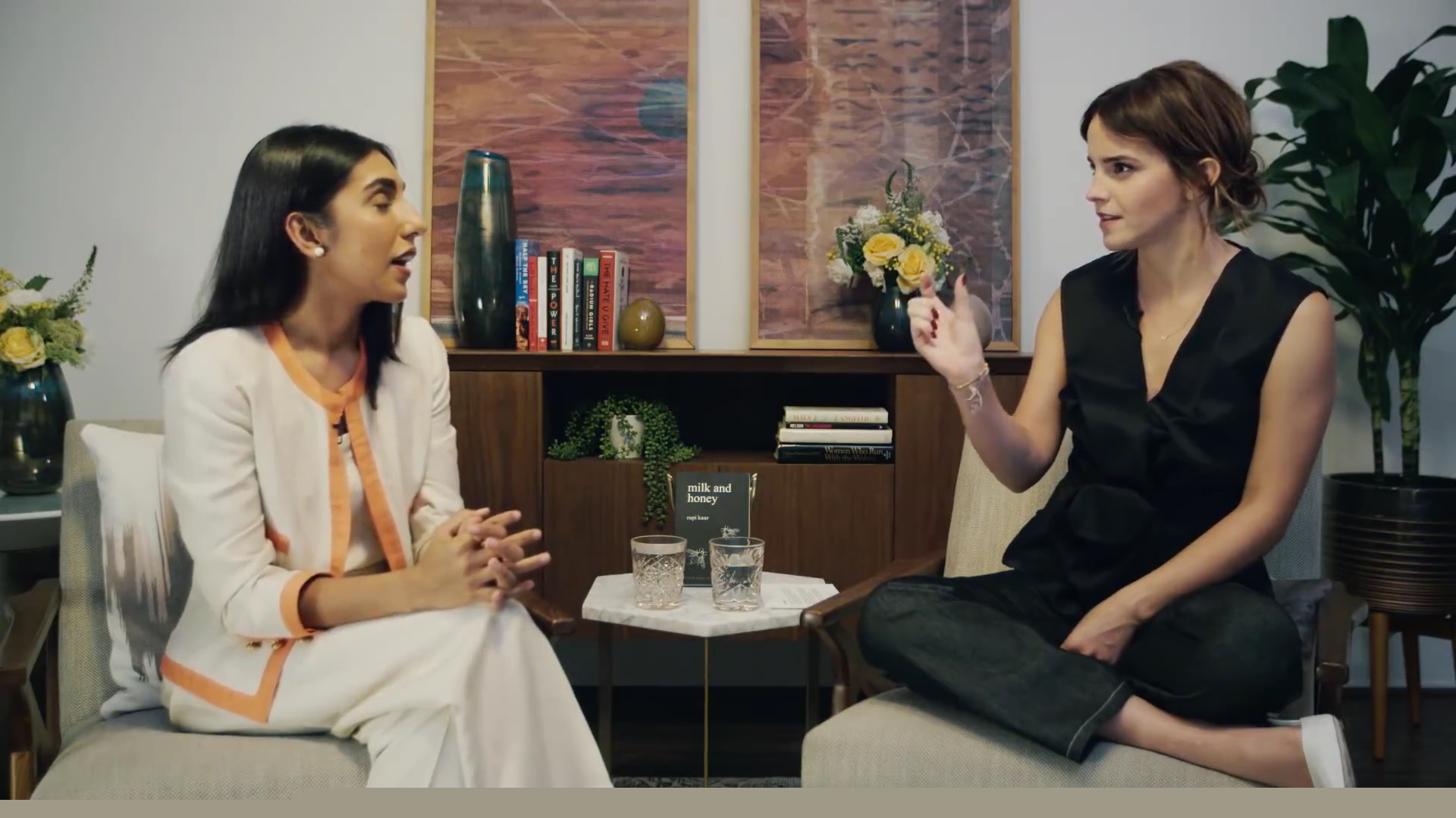 EmmaWatsonFan-dot-NL_2018OurSharedShelfWithRupiKaur0355.jpg EmmaWatsonFan-dot-NL_2018OurSharedShelfWithRupiKaur0355.jpg