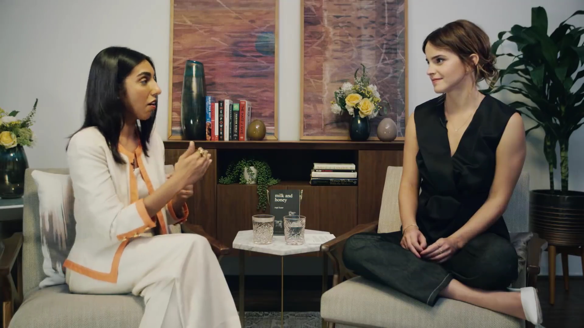 EmmaWatsonFan-dot-NL_2018OurSharedShelfWithRupiKaur0423.jpg EmmaWatsonFan-dot-NL_2018OurSharedShelfWithRupiKaur0423.jpg