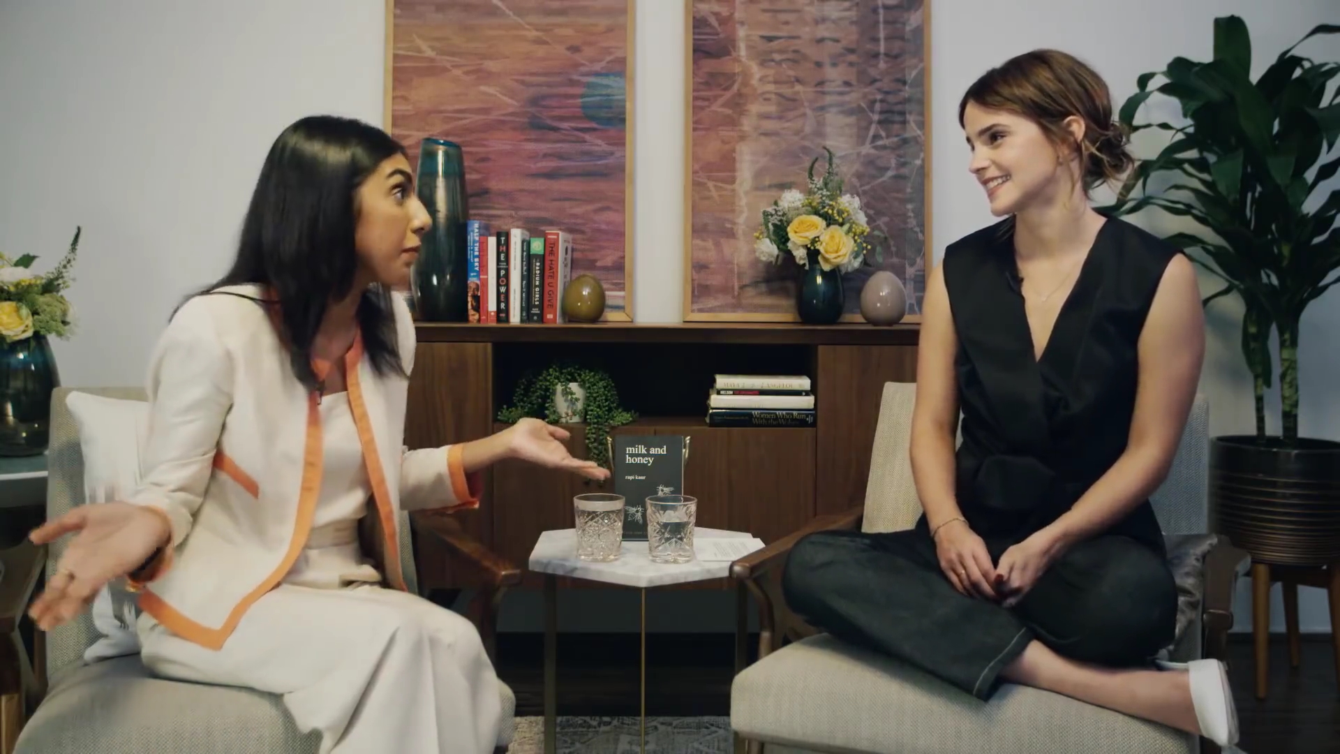 EmmaWatsonFan-dot-NL_2018OurSharedShelfWithRupiKaur0682.jpg EmmaWatsonFan-dot-NL_2018OurSharedShelfWithRupiKaur0682.jpg