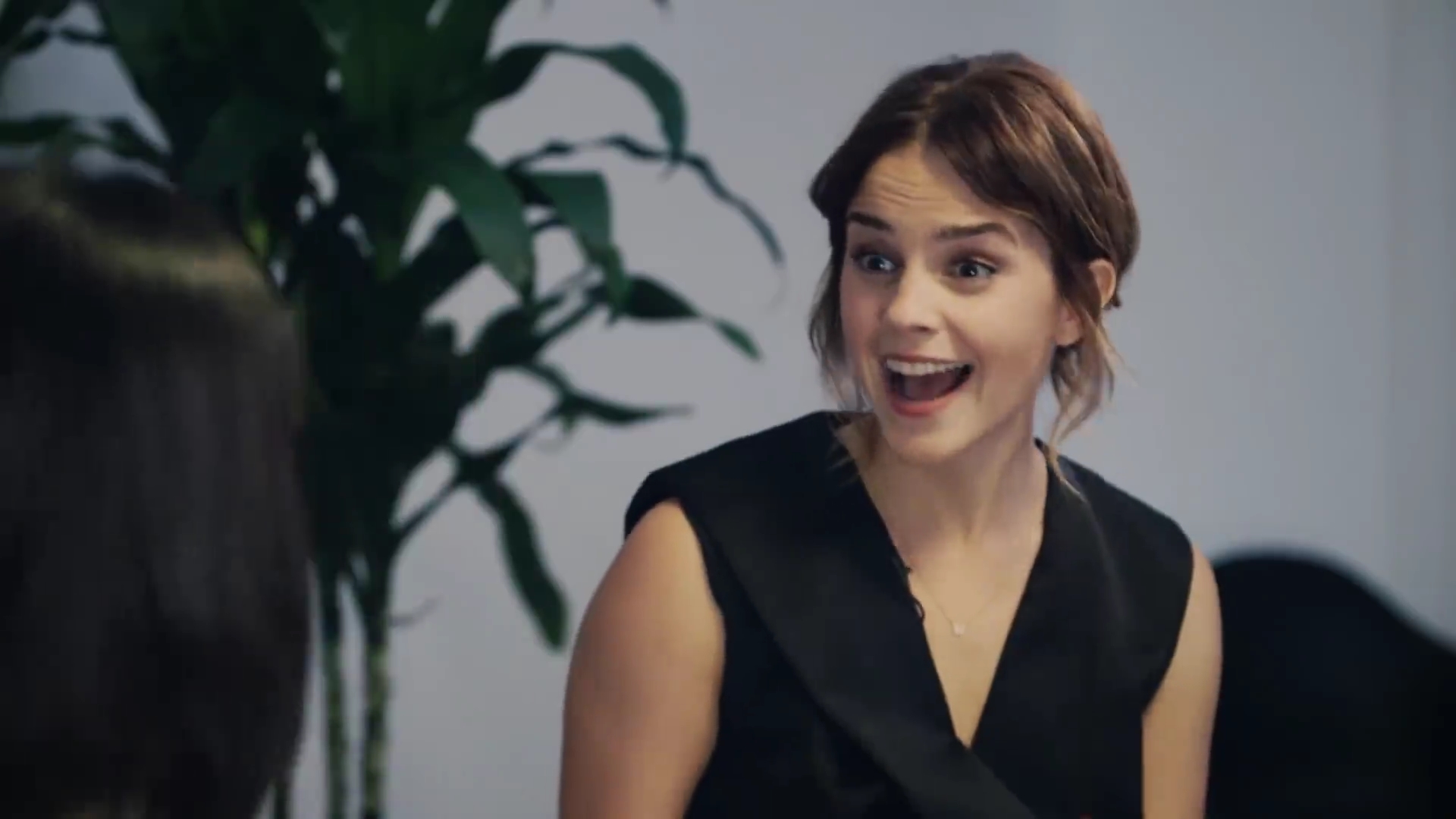 EmmaWatsonFan-dot-NL_2018OurSharedShelfWithRupiKaur0765.jpg EmmaWatsonFan-dot-NL_2018OurSharedShelfWithRupiKaur0765.jpg