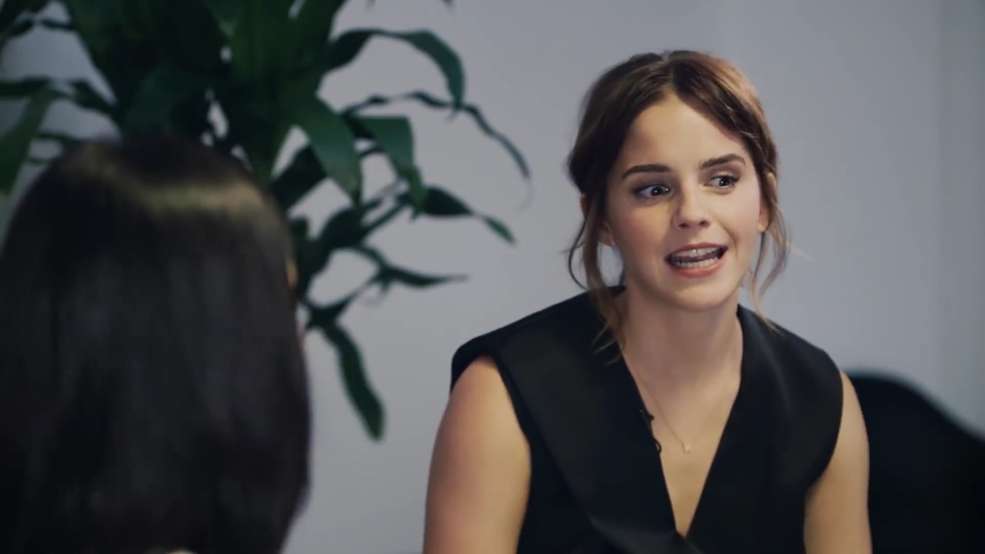 EmmaWatsonFan-dot-NL_2018OurSharedShelfWithRupiKaur0774.jpg EmmaWatsonFan-dot-NL_2018OurSharedShelfWithRupiKaur0774.jpg