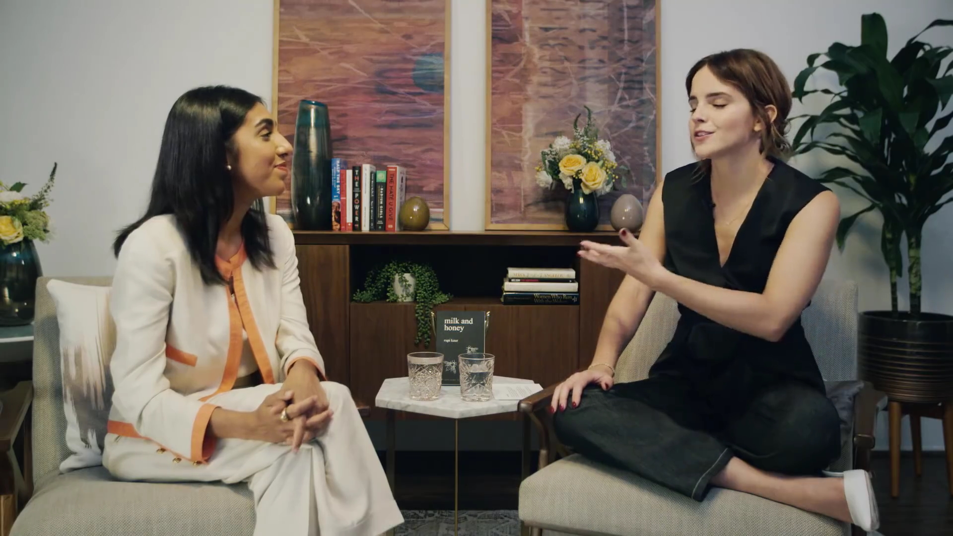 EmmaWatsonFan-dot-NL_2018OurSharedShelfWithRupiKaur0775.jpg EmmaWatsonFan-dot-NL_2018OurSharedShelfWithRupiKaur0775.jpg