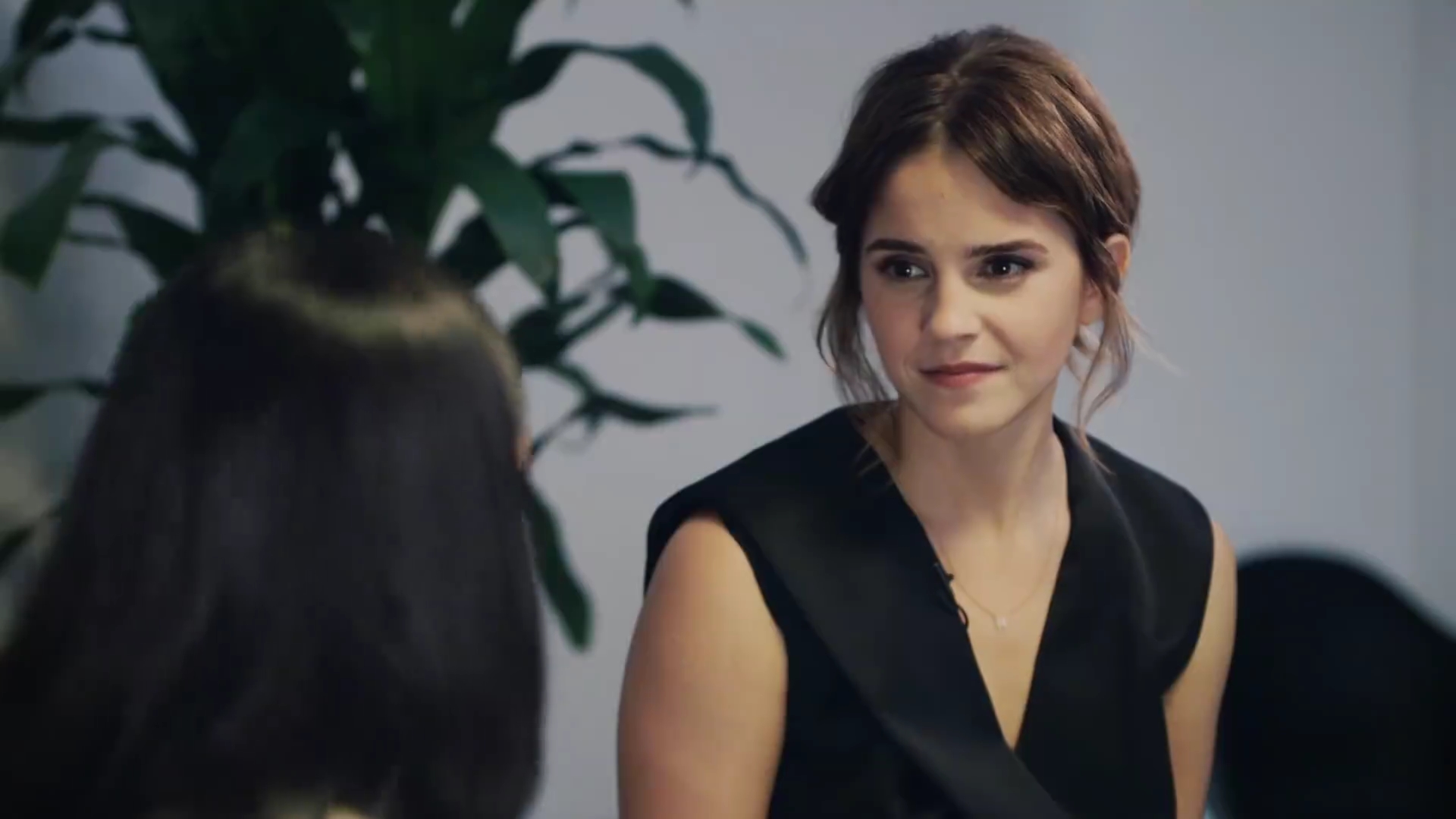 EmmaWatsonFan-dot-NL_2018OurSharedShelfWithRupiKaur0829.jpg EmmaWatsonFan-dot-NL_2018OurSharedShelfWithRupiKaur0829.jpg