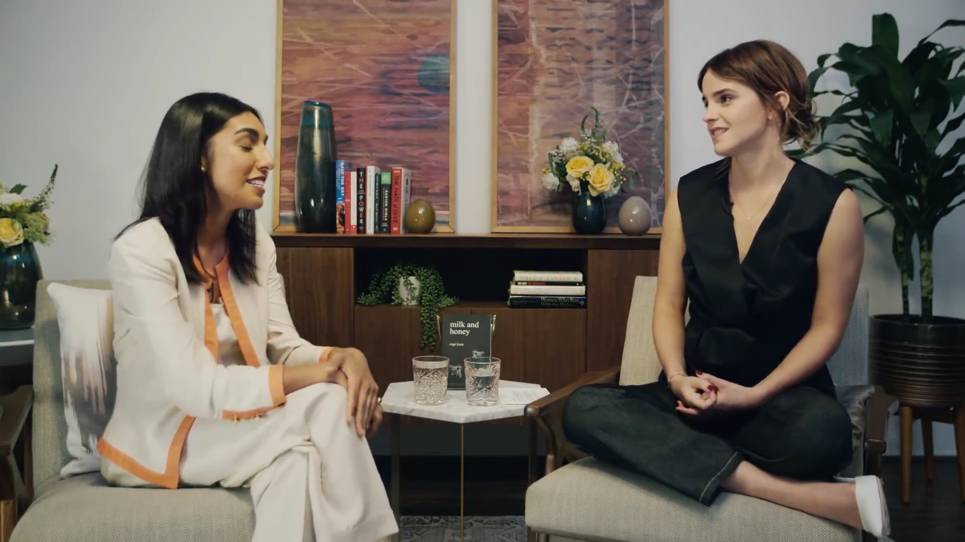 EmmaWatsonFan-dot-NL_2018OurSharedShelfWithRupiKaur0867.jpg EmmaWatsonFan-dot-NL_2018OurSharedShelfWithRupiKaur0867.jpg