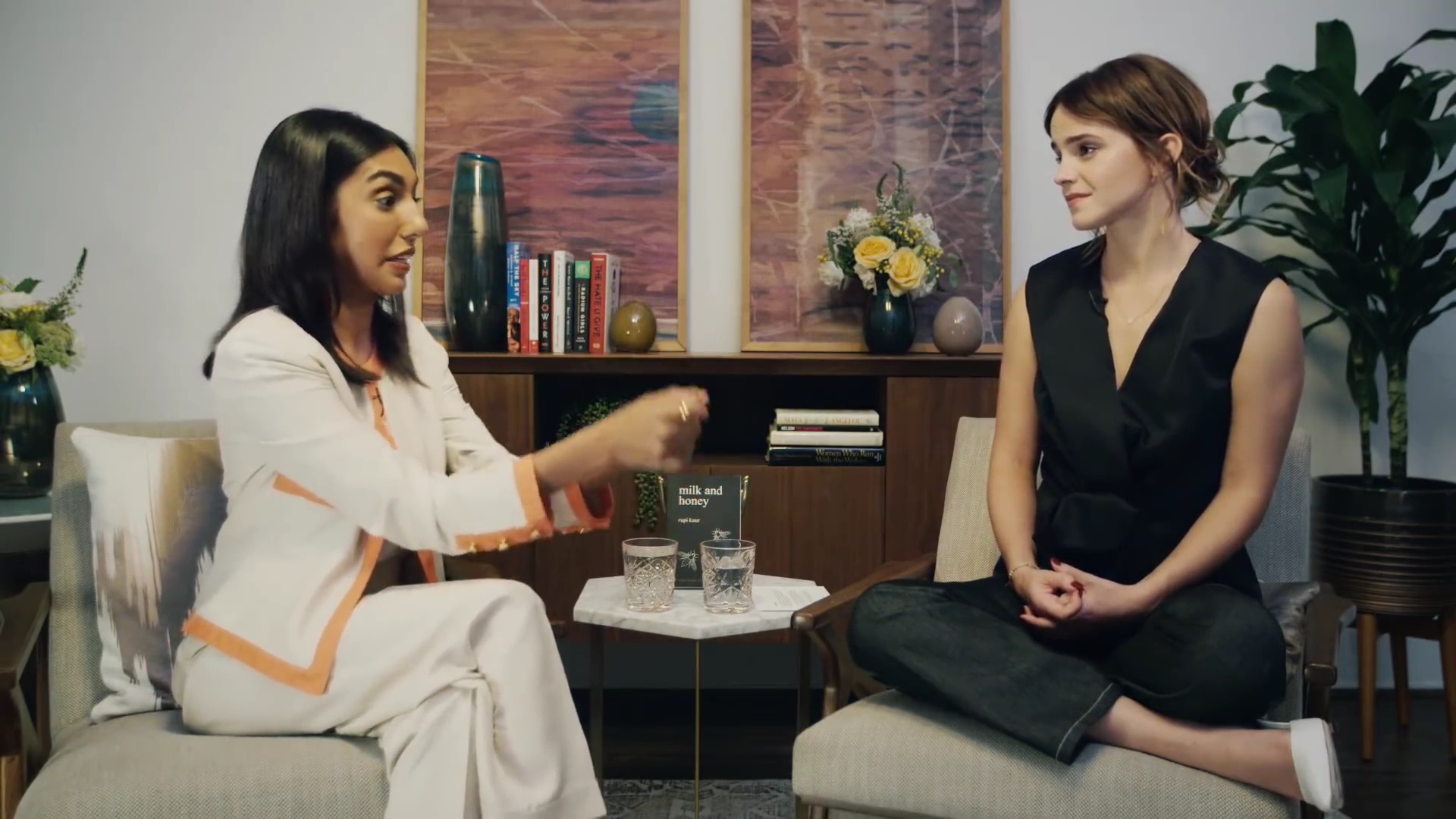 EmmaWatsonFan-dot-NL_2018OurSharedShelfWithRupiKaur0878.jpg EmmaWatsonFan-dot-NL_2018OurSharedShelfWithRupiKaur0878.jpg