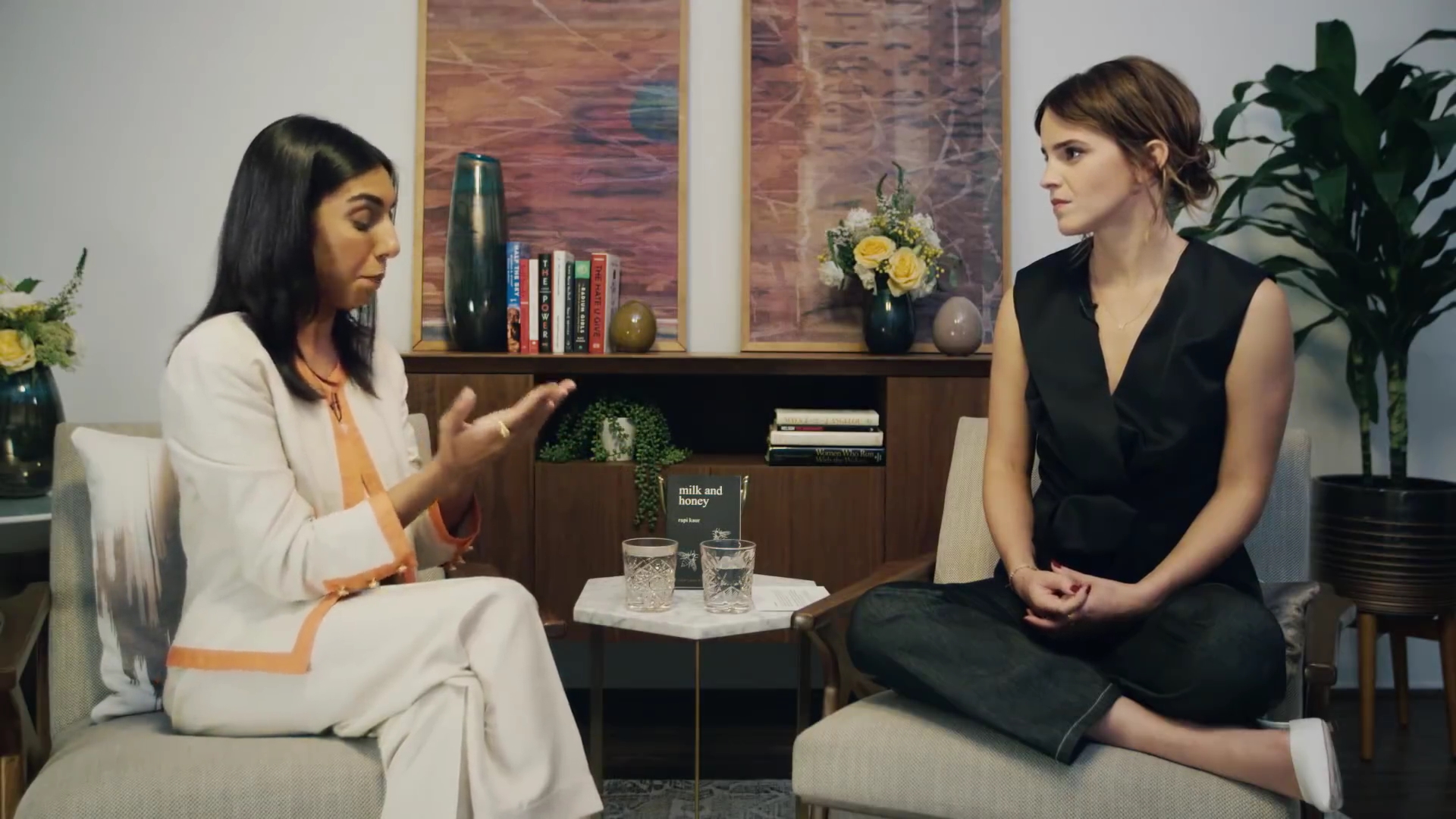 EmmaWatsonFan-dot-NL_2018OurSharedShelfWithRupiKaur0893.jpg EmmaWatsonFan-dot-NL_2018OurSharedShelfWithRupiKaur0893.jpg